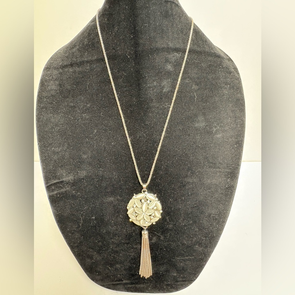 Elegant Silver Tone and White Ornate Pendant Necklace